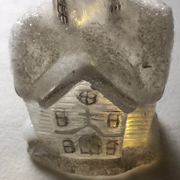 DEMDACO Collection -Xmas Chapel / Battery powered. - Picture 2 of 4